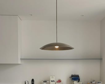 Lámpara colgante de cúpula de latón de mediados de siglo / Iluminación moderna para isla de cocina