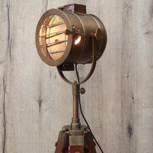 Vintage Tripod Stehlampe in Antik Braun Finish
