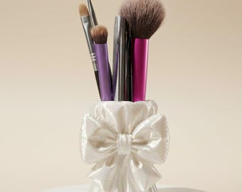 Y3K Bow Makeup Brush Holder | Y2K Pearl Finish Girly Vanity Q-tip & Pen Cup