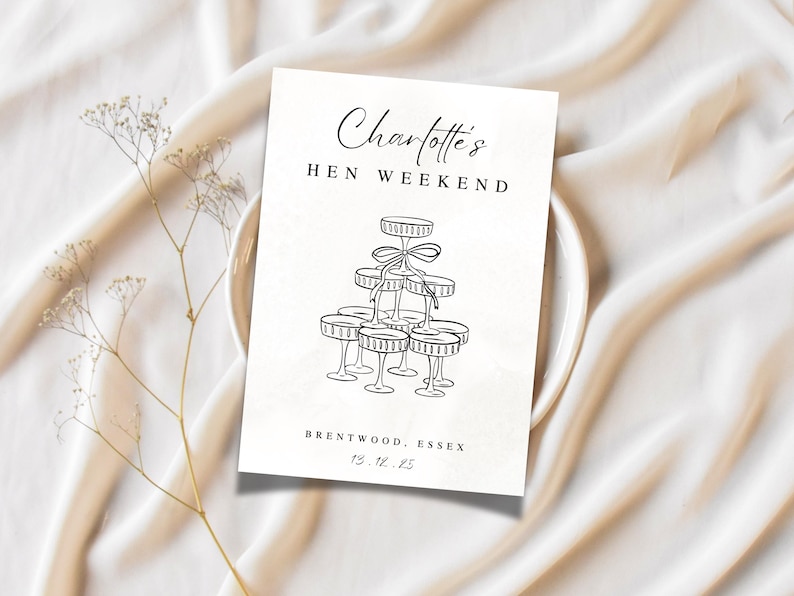Może przedstawiać: Biała karta z napisem "Charlotte's HEN WEEKEND" i rysunkiem kieliszk&oacute;w do szampana ułożonych w piramidę. Karta zawiera r&oacute;wnież lokalizację "Brentwood, Essex" i datę "15.12.23".
