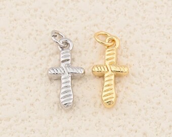 Pequeño colgante de cruz texturizada en oro de 18 quilates relleno con símbolo cristiano para collar o pulsera, joyería de 7 x 14 mm
