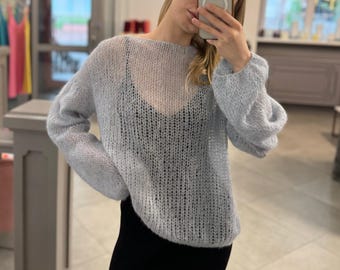 Handgebreide trui van mohair: zachte oversized trui van mohair, luchtige ballonmouwen