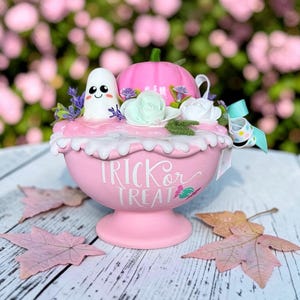 ¡Nuevo! Plato para helado con diseño de malvaviscos en tonos pastel de Halloween. Bandeja de cerámica decorativa.