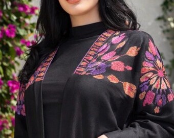 Handgemaakt borduurwerk Midnight Bloom – Zwarte linnen kimono lange kimono met broek