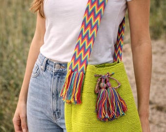 Boho gehaakte crossbodytas, limoengroene chevronband, handgemaakte festivalportemonnee