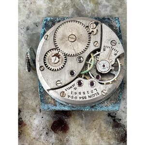 vintage Mens ELGIN wrist watch movement, CAL. 554, 17 JEWEL Three Rubies 3745 image 3