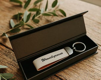 Leder Schlüsselanhänger personalisiert mit Geschenkbox - Gravur in Wunschschrift oder eigener Handschrift - Geschenkidee