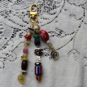 Chaveiro de botão vintage: pingente de bolsa reciclada feito à mão