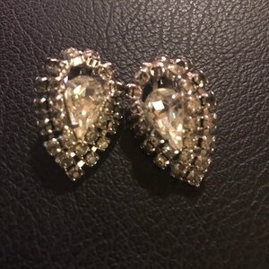Vintage Gorgeous Rhinestone Clip Earrings. Sparkle Time