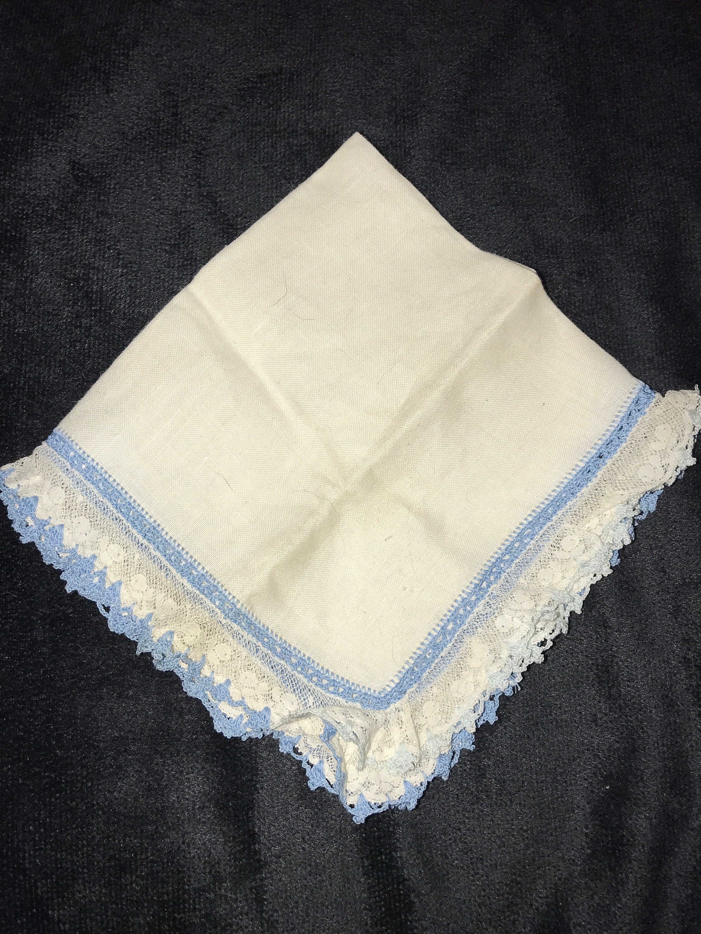 Vintage Blue and White Lace Handkerchief. Blue Hankie. Lace