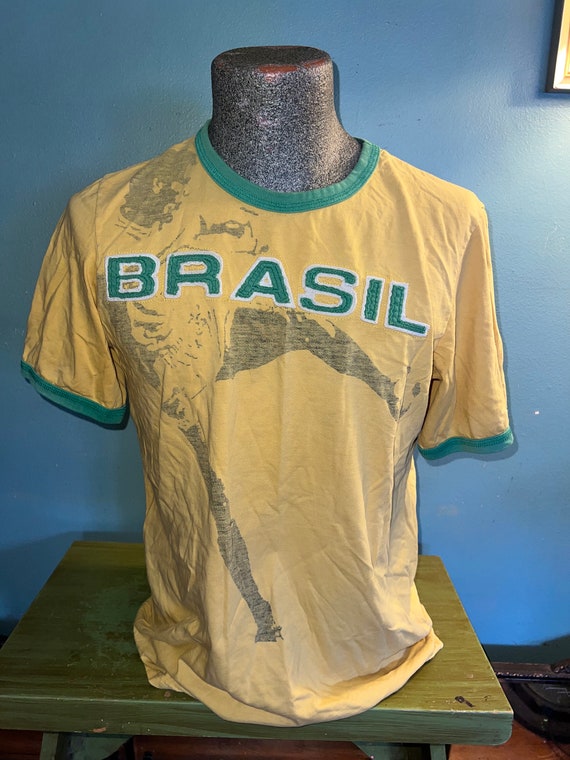 Vintage Brasil Futbol Martha’s T-shirt. Soft Worn 