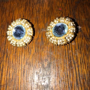 Vintage Gorgeous Rhinestone Clip Earrings. Sparkle Blue