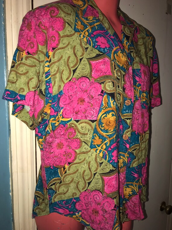 Vintage Women’s 80’s Abstract Floral Rayon Shirt.… - image 2