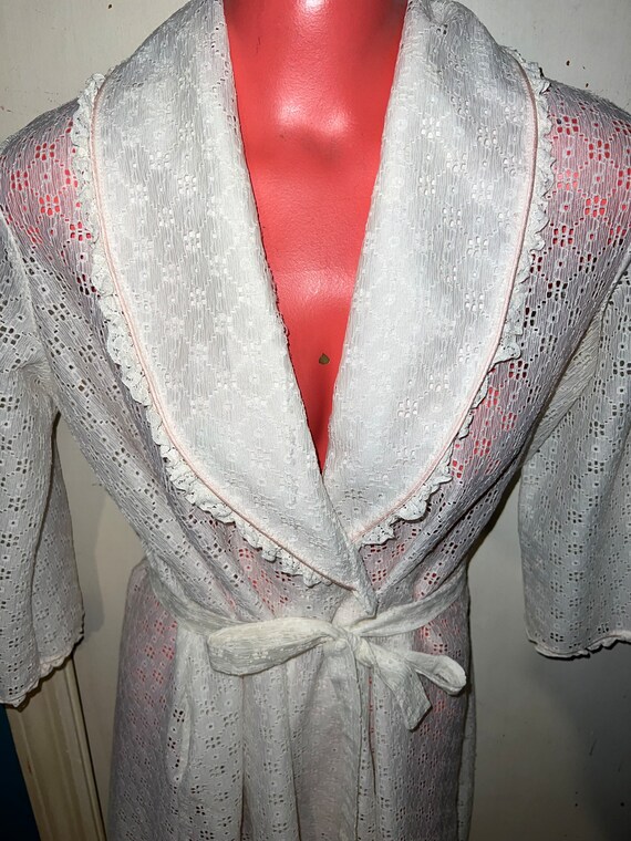 Vintage Eyelet Embroidery Robe. White Robe. Gorge… - image 2