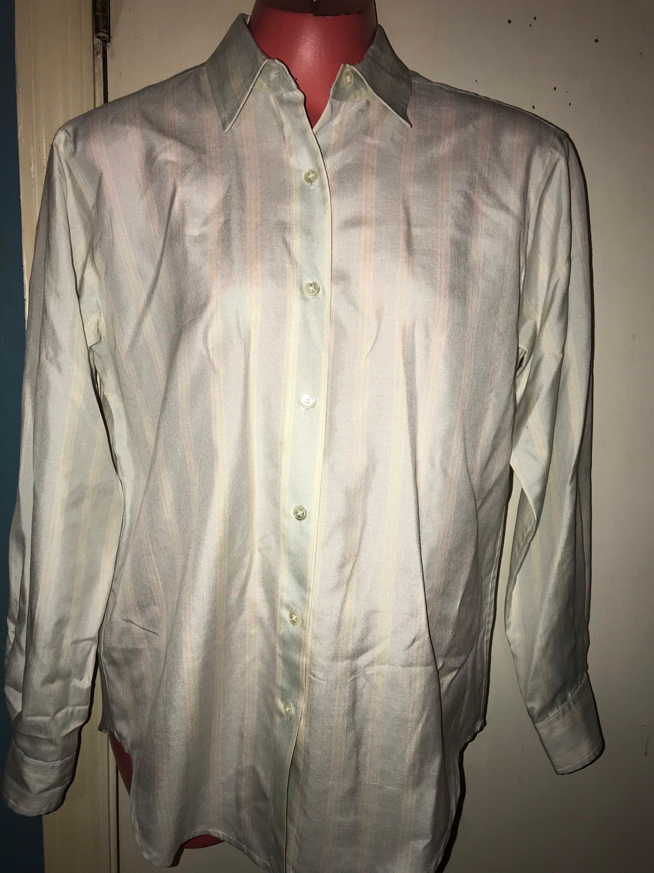 Vintage Ralph Lauren Button Down Shirt. Women’s Blue and White Ralph