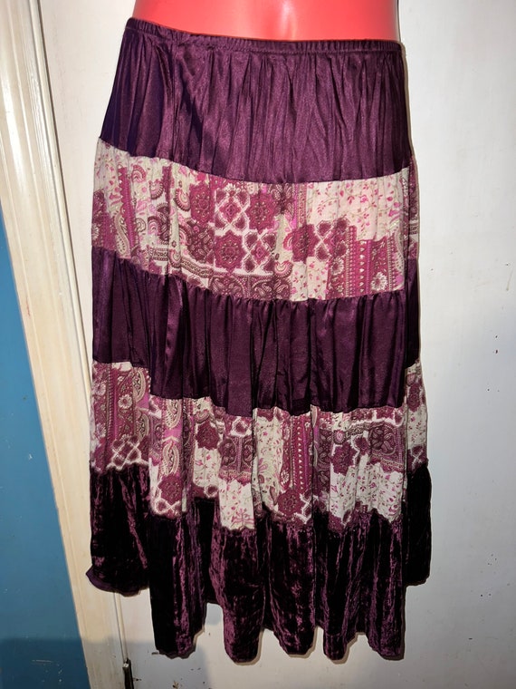 Vintage 90’s Floral Velvet Skirt. Pretty Skirt. F… - image 1