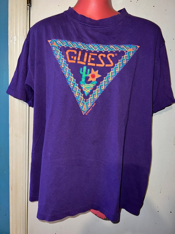 Vintage Guess T-shirt. Unisex Guess Jeans Shirt. P