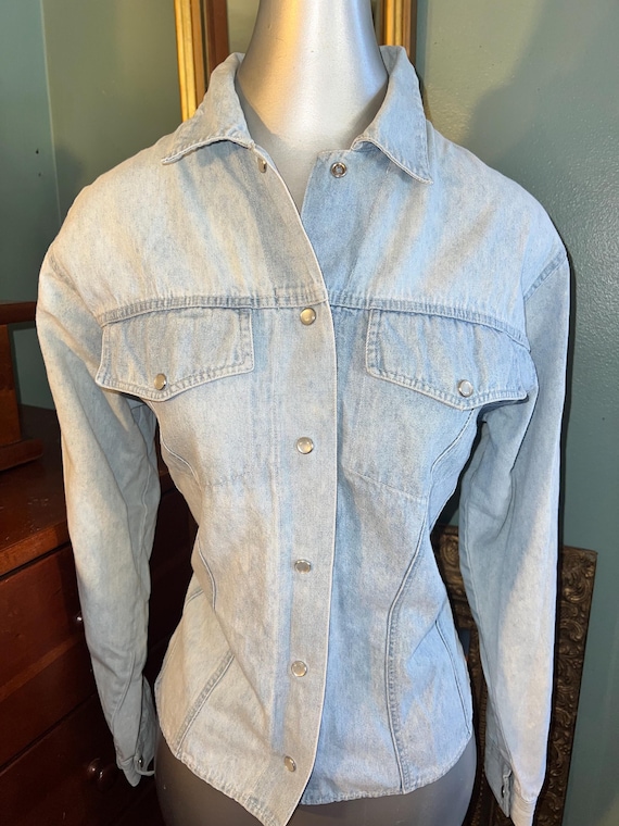 Vintage 1980’s Women’s Light Wash Blue Jean Button Down Shirt