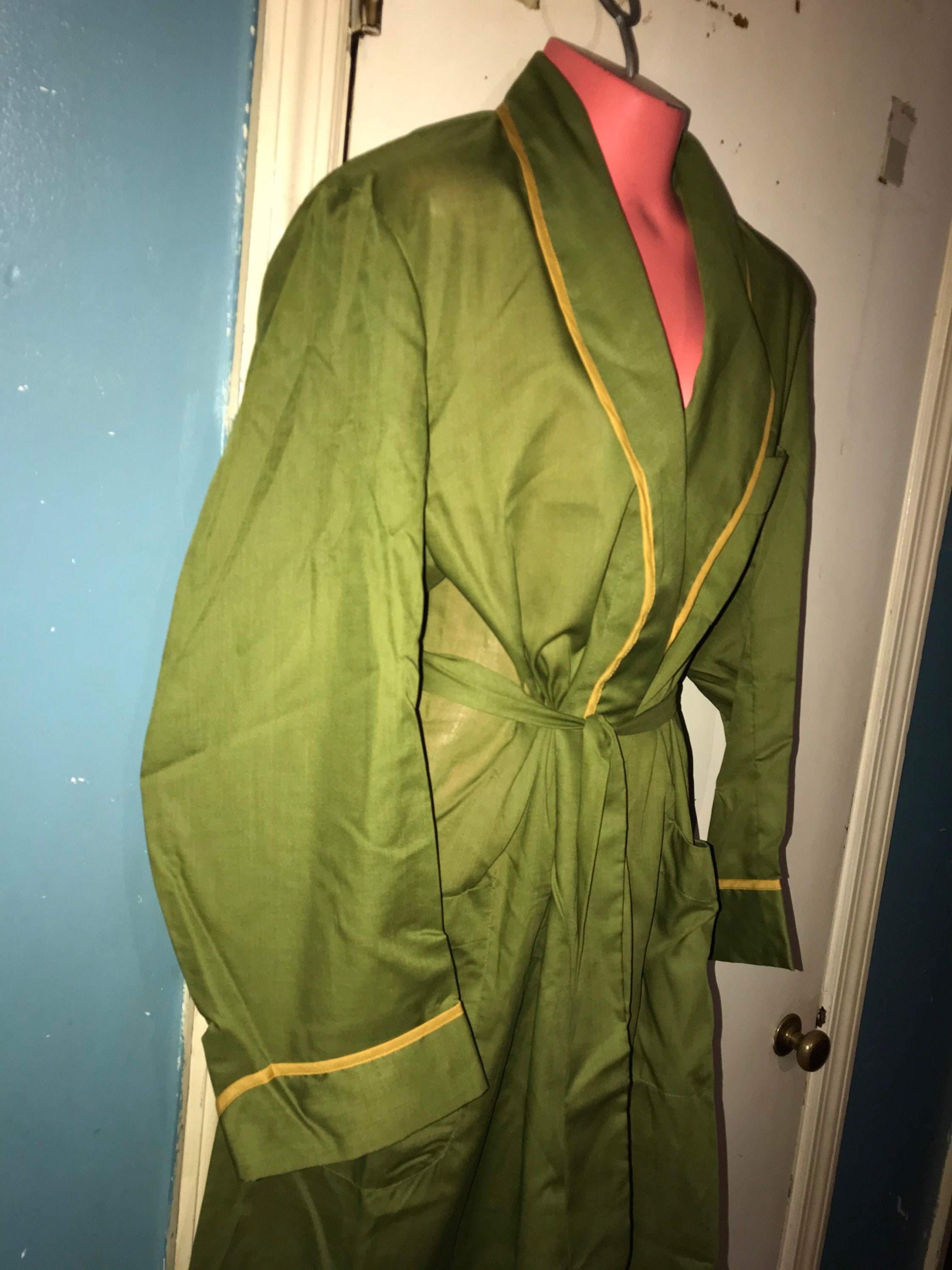 Vintage Men’s NOS Regal Robe. 1950’s NWT Green with Gold Robe. Men’s Smoking Jacket, Loungewear
