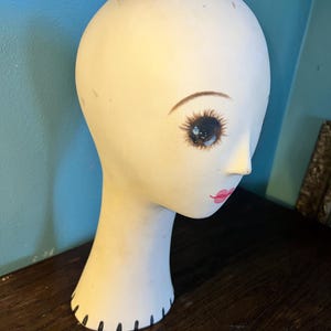 Vintage 1980’s Fiber Glass Lady Mannequin Head, Long Neck bild 2