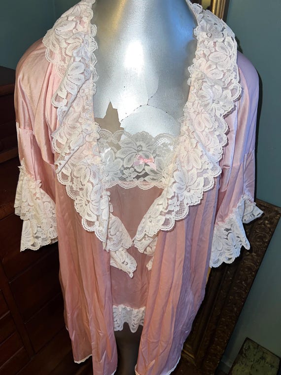 Vintage 1980’s Blush Pink and Lace Camisole With Short Open Robe, Size Large