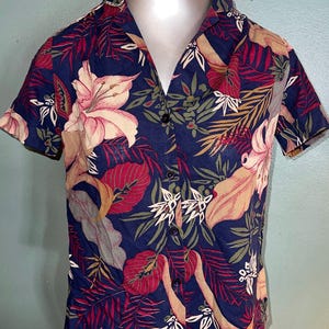 Vintage Women’s 1970’s Shirt. Woman's Summer Shirt. Hawaiian Like Button Down Shirt. CAN-DO Shirt, Size 3/4