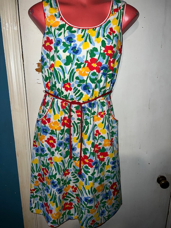 Vintage Floral Dress. 1960's Adorable Sleeveless Eye Popping Floral Dress. Perfect Vintage Sun Dress. Jenni Dress. Size 9/10