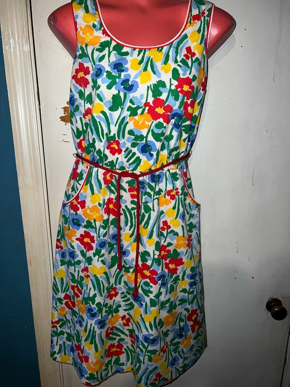 Vintage Floral Dress. 1960's Adorable Sleeveless Eye Popping Floral Dress. Perfect Vintage Sun Dress. Jenni Dress. Size 9/10