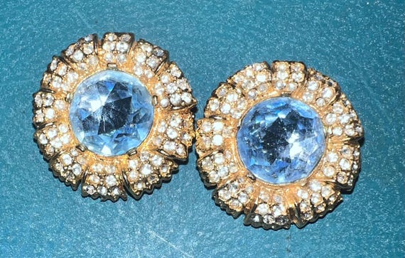 Vintage Gorgeous Rhinestone Clip Earrings. Sparkle Blue