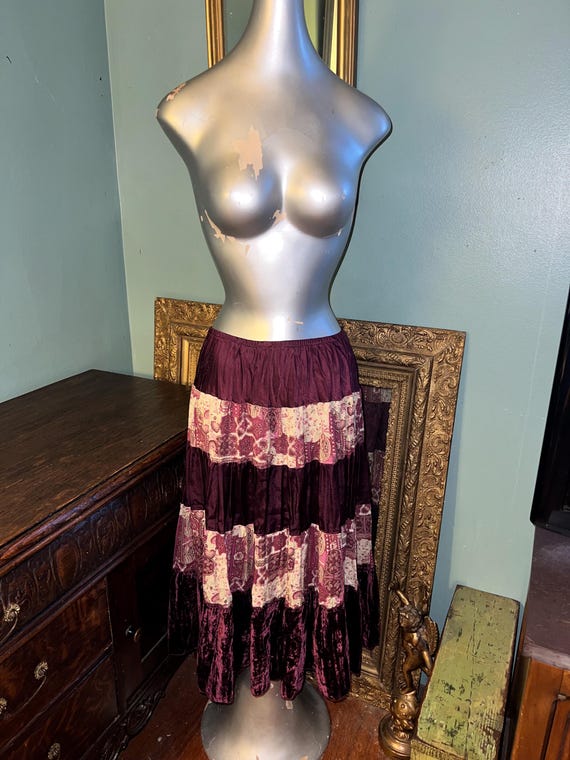 Vintage 90’s Floral Velvet Skirt. Pretty Flowy Skirt, Size Large