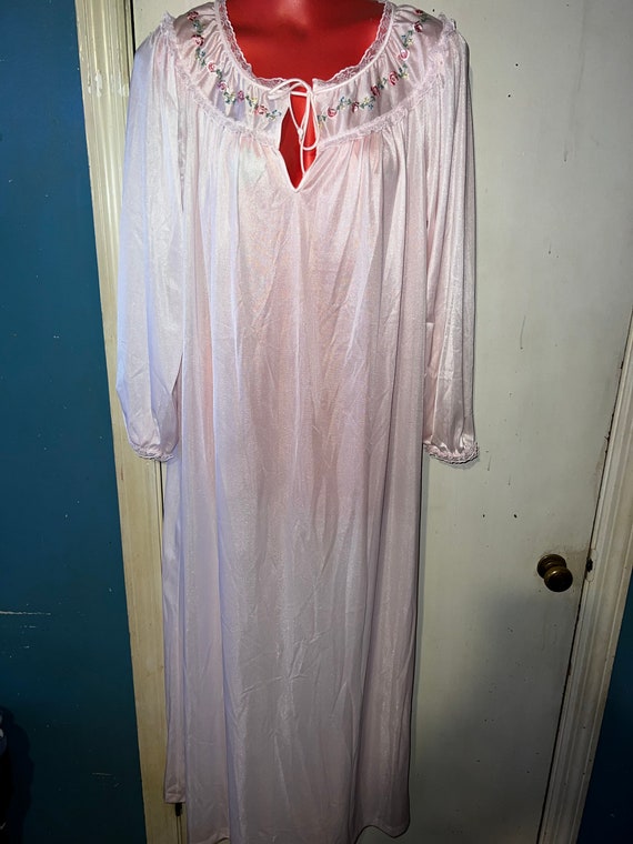 Vintage Long Pink Nightgown. Light Pink Nightgown.