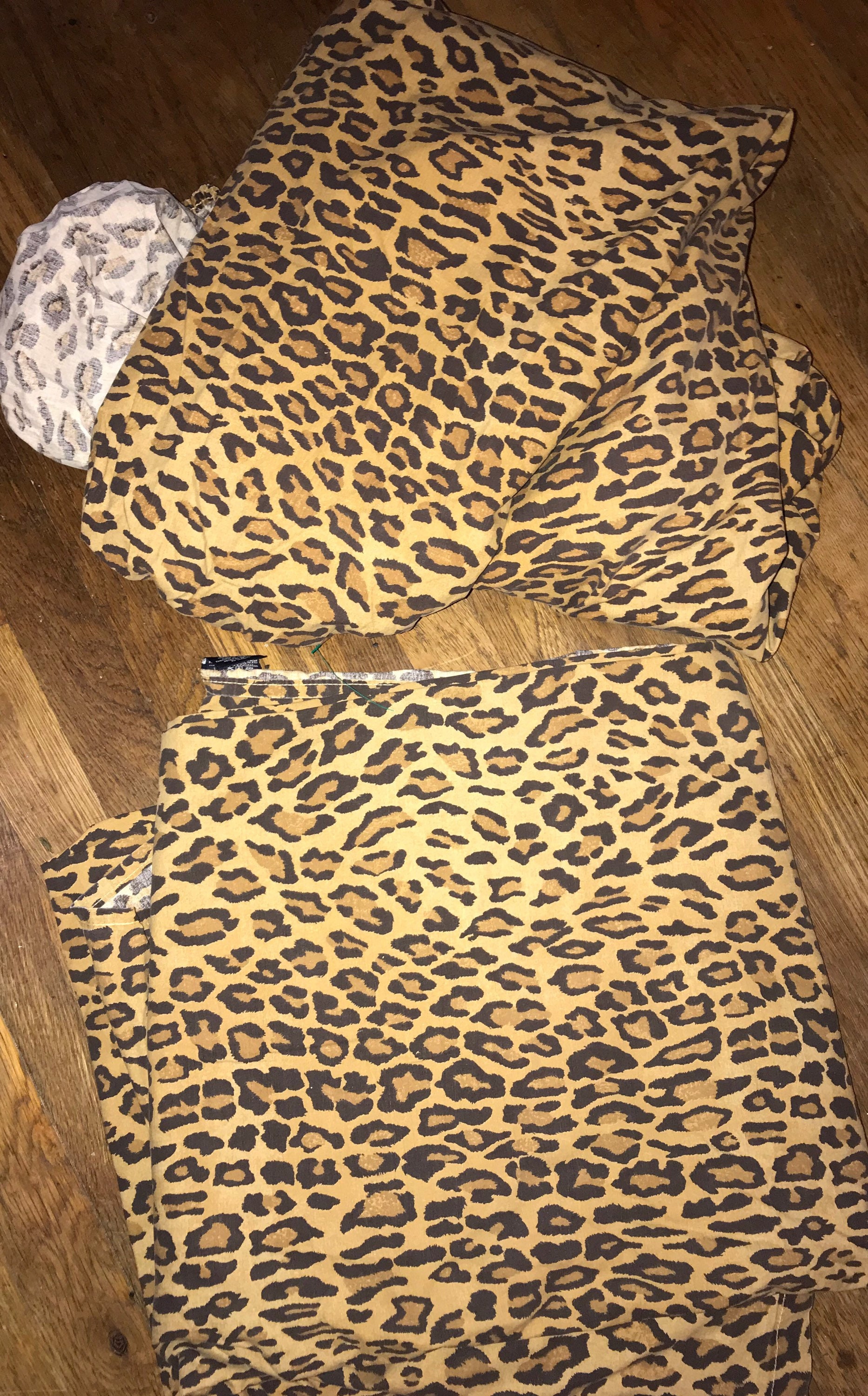 Vintage Ralph Lauren Leopard Print King Size Sheet Set. Ralph Lauren Leopard Bed Sheets. Discontinued Pattern. USA Made 100% Cotton Vintage Ralph Lauren Leopard Print King Size Sheet Set. Ralph Lauren Leopard Bed Sheets. Discontinued Pattern. USA Made 100% Cotton