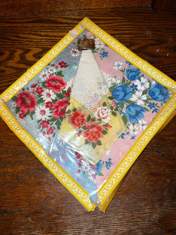 Vintage Set of Flower Handkerchiefs. NOS Boxes Flower Hankies. Flower Handkerchiefs.