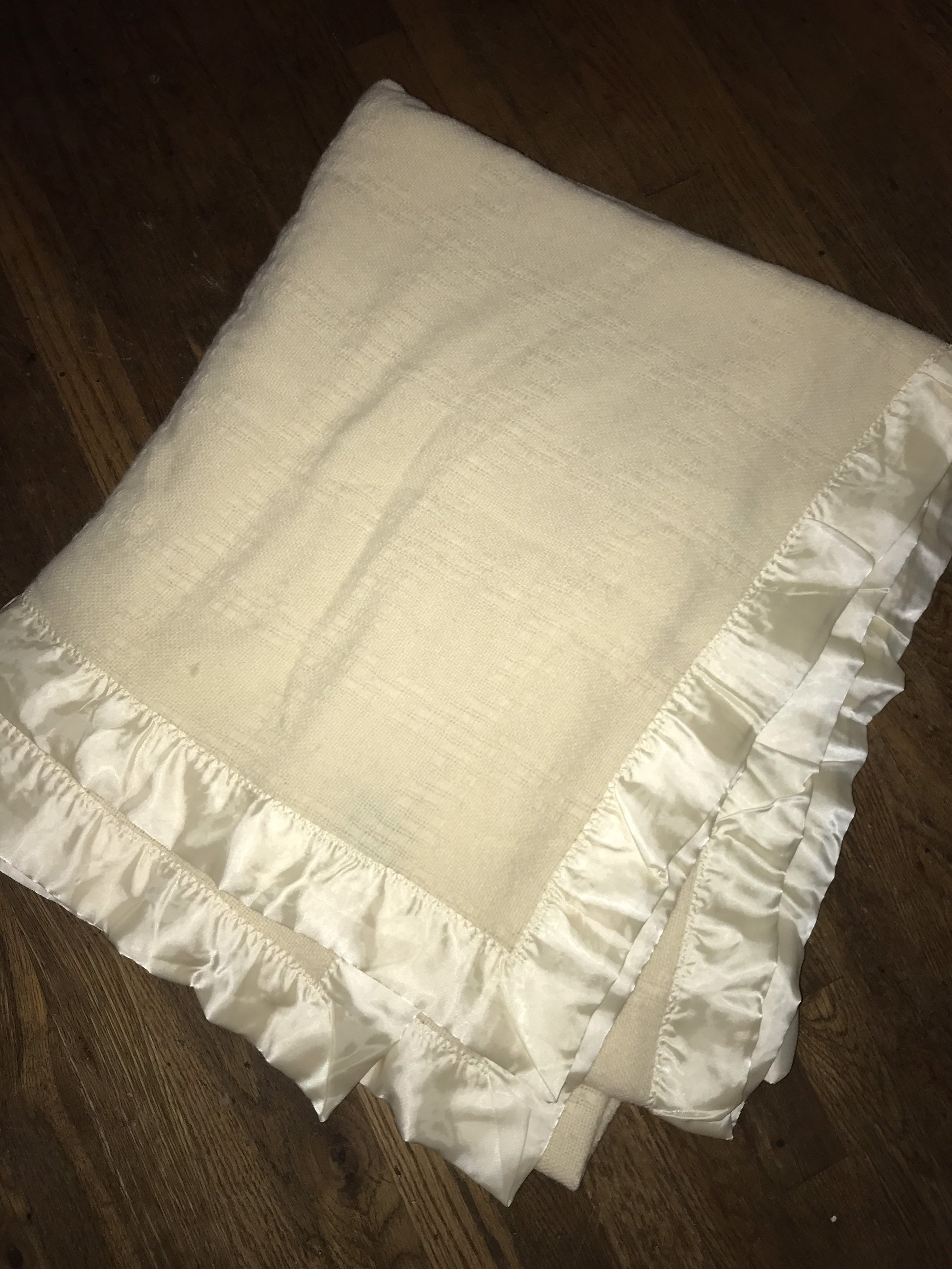 Vintage Faribo Wool Blanket. Fairbo Cream Wool Blanket With Trim