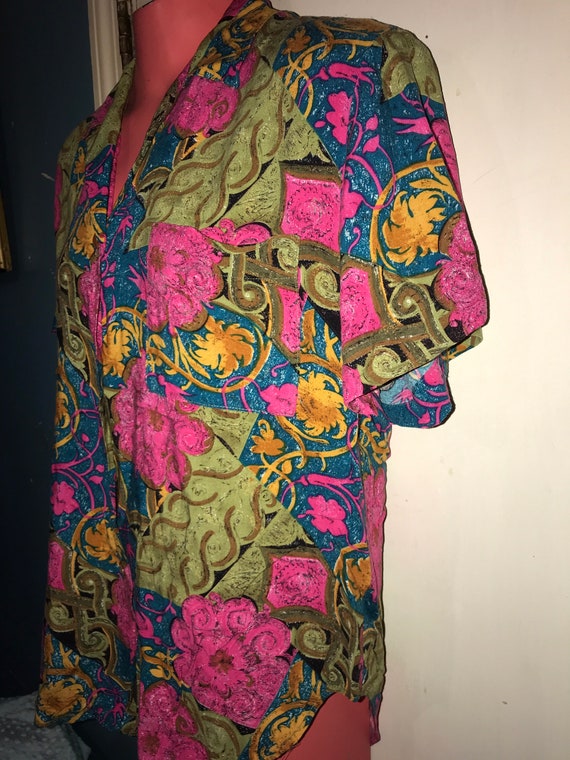 Vintage Women’s 80’s Abstract Floral Rayon Shirt.… - image 3