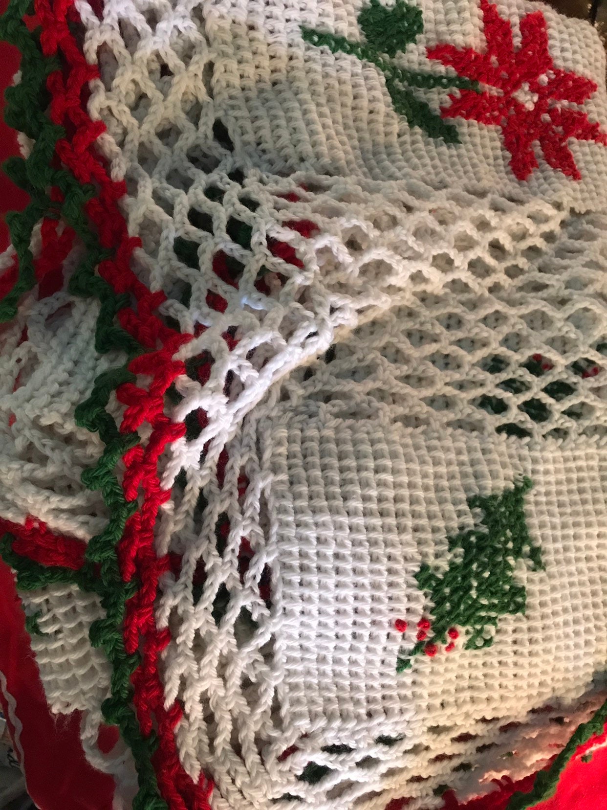Vintage Christmas Afghan. Poinsetta Crochet Afghan. Christmas Blanket
