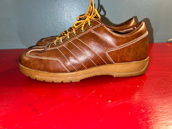 Vintage 1970’s TRAX Shoes. Brown Faux Leather Cla… - image 4