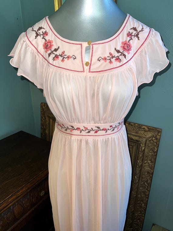 1970's Gillead Peach Nightgown With Ruffle Cap Sleeves, Size Small