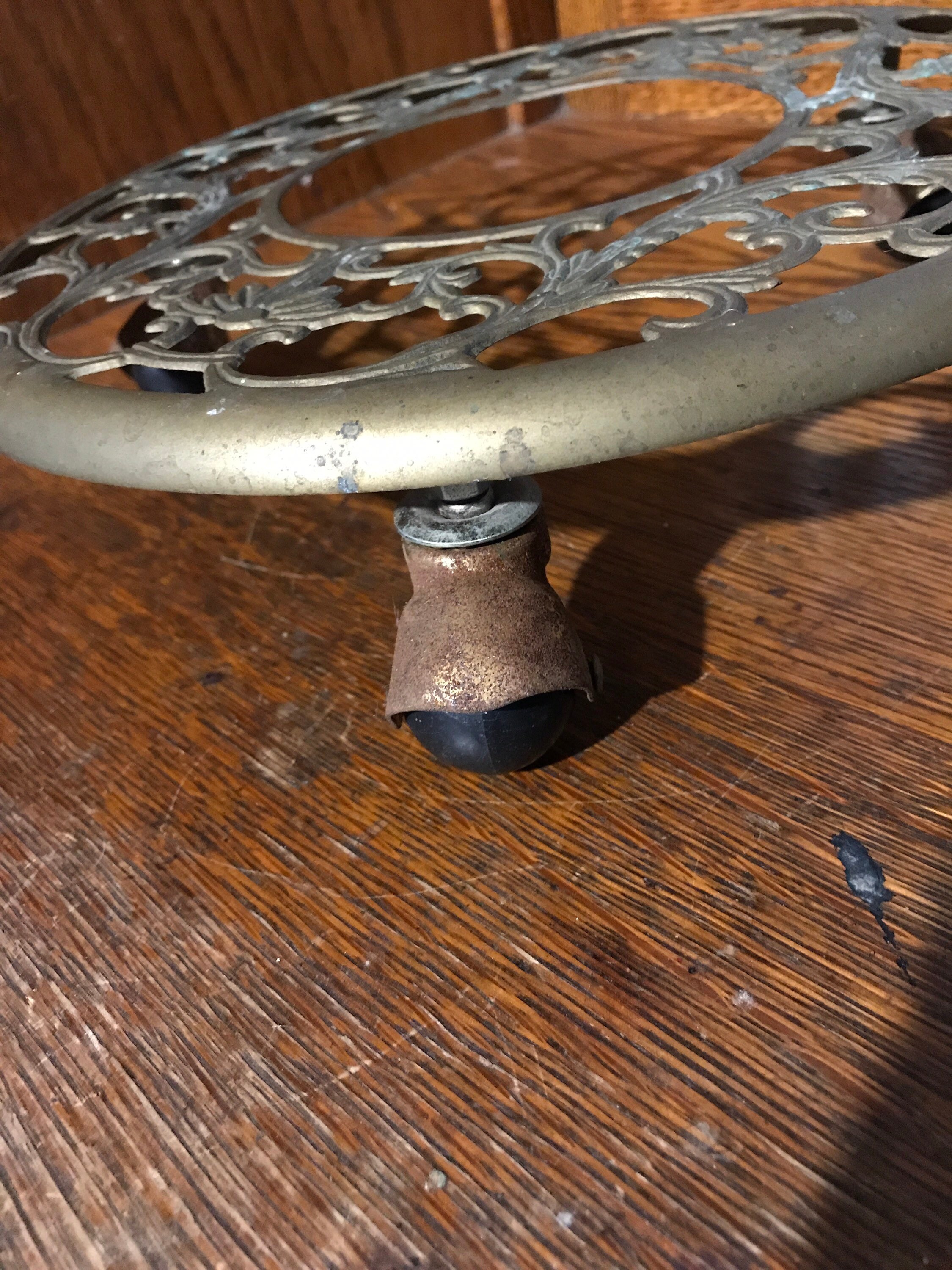 Vintage Brass Plant Stand. Vintage Brass Intricate Potted Plant Stand