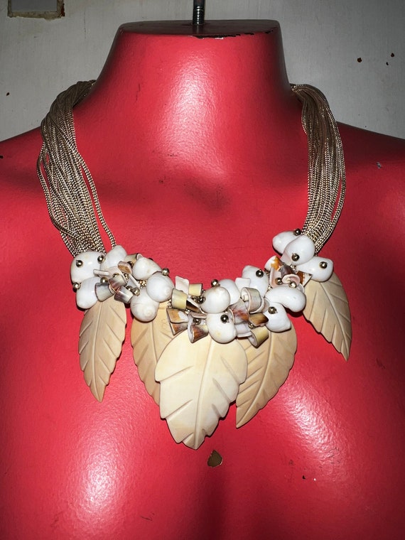 Vintage Shell Necklace. 80's She’ll Necklace. Gold Rope and Shell Necklace. Chunky Necklace.