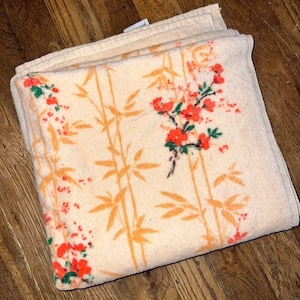 Vintage 1980’s  Peach Springs Flower Bath Towel