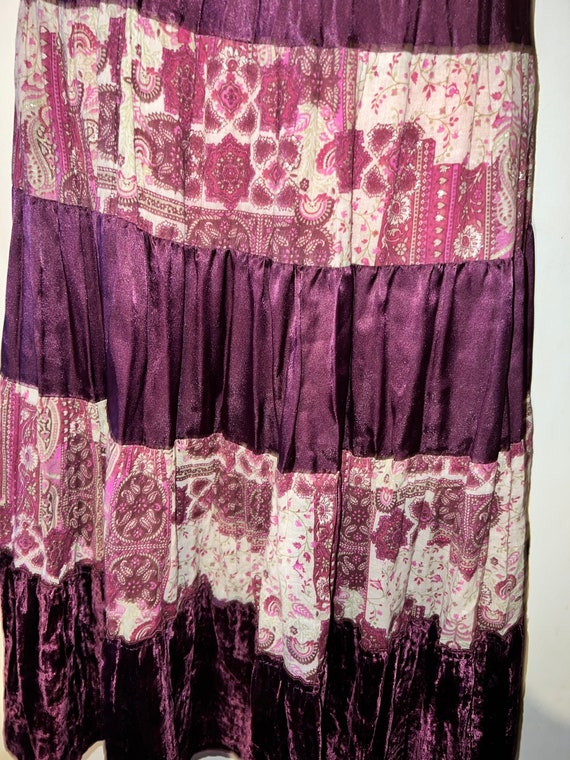 Vintage 90’s Floral Velvet Skirt. Pretty Skirt. F… - image 2