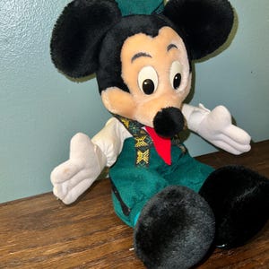 Vintage 1990’s Walt DisneyWorld German Mickey Mouse Plushie bild 2