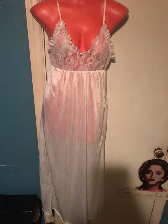 Vintage White Nightgown. 1970's White With Lace Ni