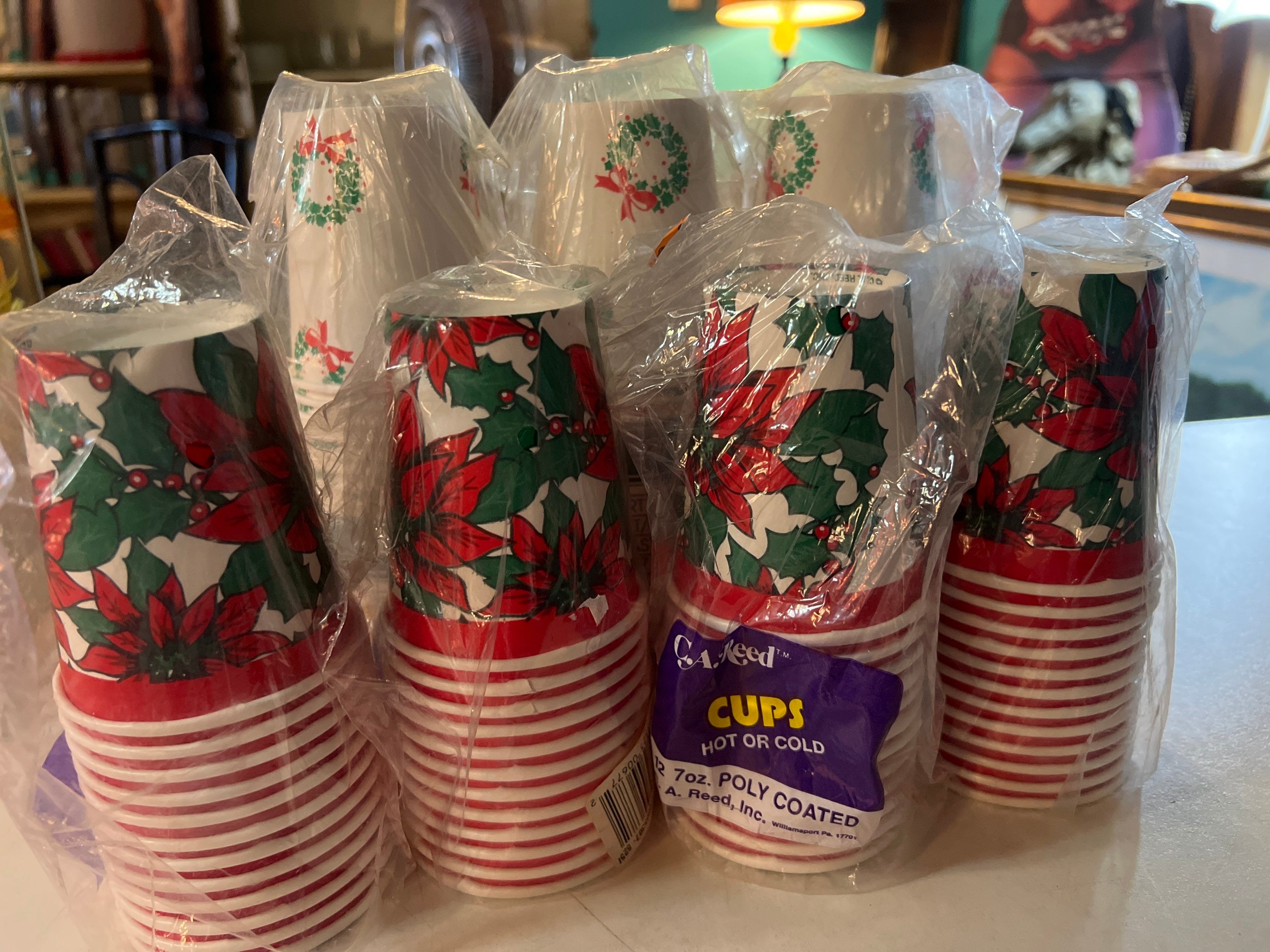 Vintage 1980’s Paper Christmas Cups. Vintage Christmas Cups. Christmas ...