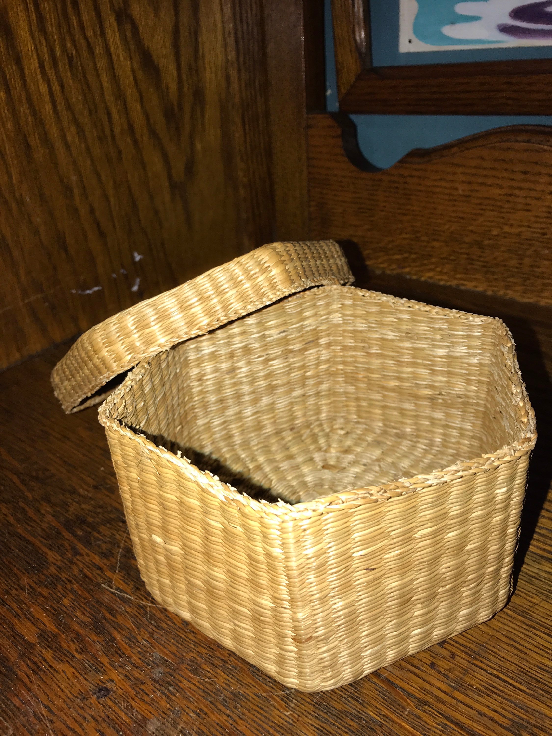 Vintage Small Woven Basket With Lid. Bohemian Woven Basket. Small Basket With Lid. Woven Basket