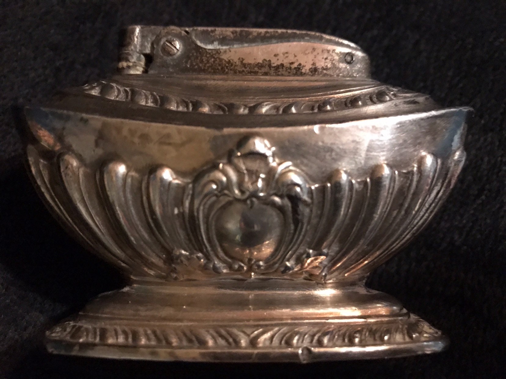 Vintage Silver Plate Ronson Tabletop Cigarette Lighter. Table Cigarette