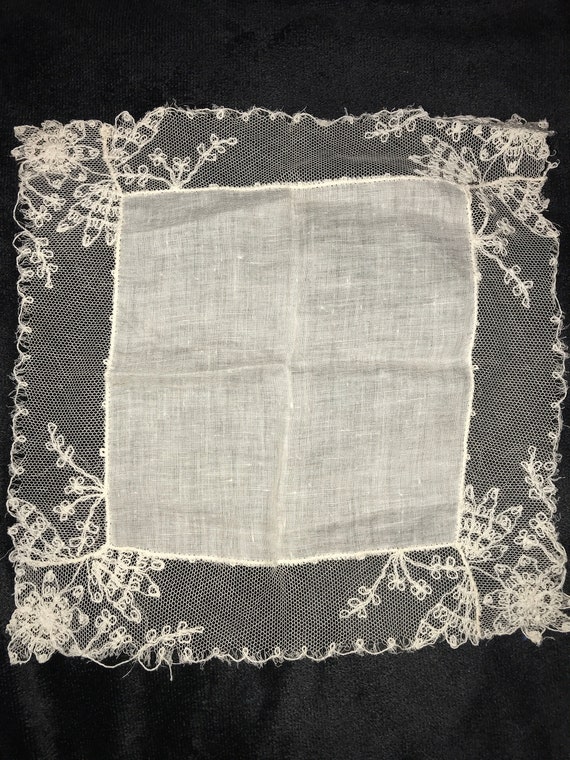 Vintage White Lace Handkerchief. White Hankie. Lace Handkerchief. Vintage Lace. Bridal. Bride. Vintage Wedding