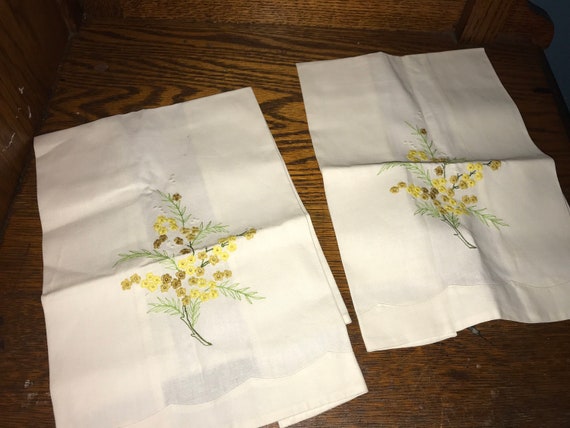Vintage Tea Towels. White Cotton Embroidered Flowers Tea Towels/Napkins. Embroidered Yellow Flowers.