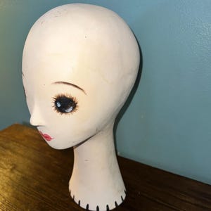 Vintage 1980’s Fiber Glass Lady Mannequin Head, Long Neck bild 4